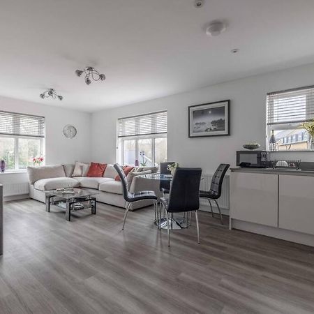 Stylish Home @ Virginia Water Lake & Free Parking Englefield Green Exterior foto