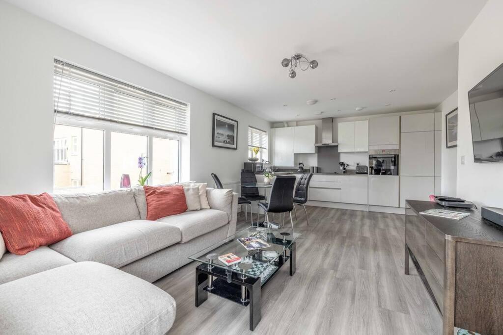 Stylish Home @ Virginia Water Lake & Free Parking Englefield Green Exterior foto